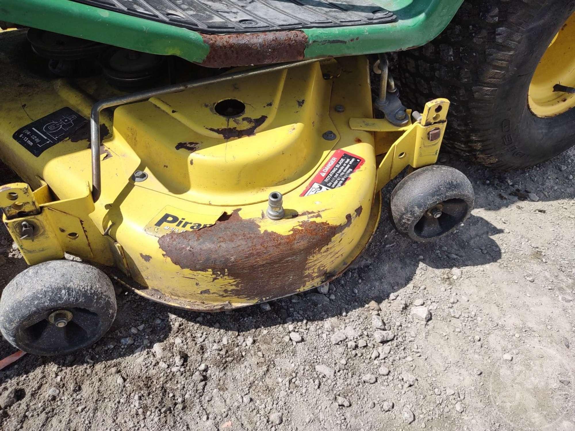1996 JOHN DEERE LX176 RIDING MOWER SN: M0L176B160074