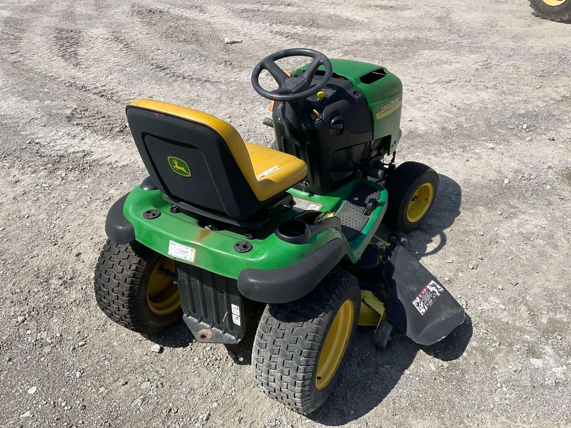 2004 JOHN DEERE L 120 RIDING MOWER SN: GLX12A138848