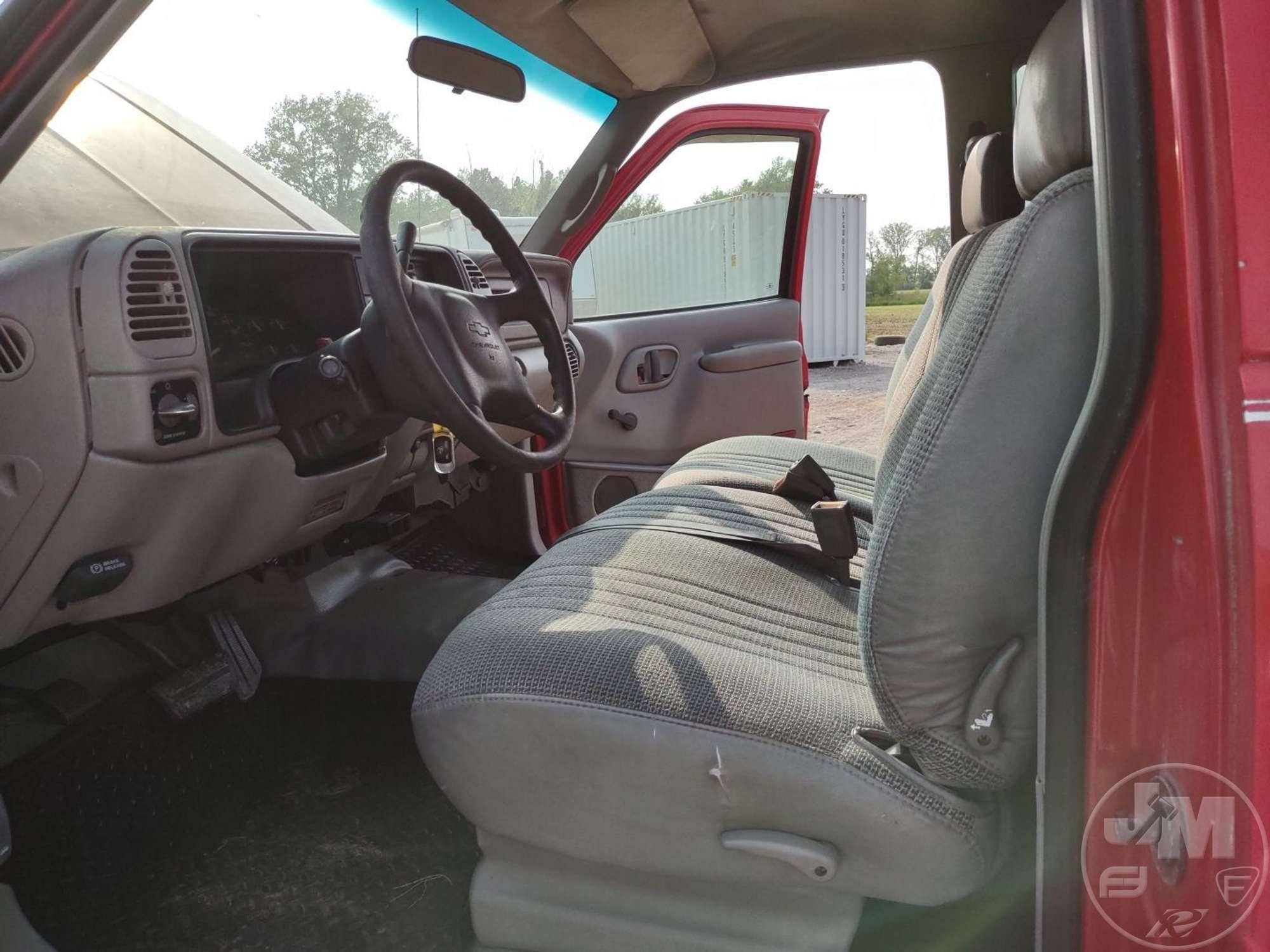 1998 CHEVROLET GMT-400 EXTENDED CAB 4X2 PICKUP VIN: 1GCGC29RXWE125165