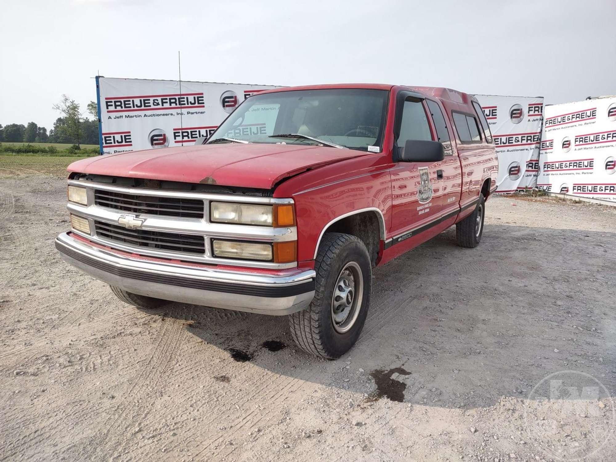 1998 CHEVROLET GMT-400 EXTENDED CAB 4X2 PICKUP VIN: 1GCGC29RXWE125165