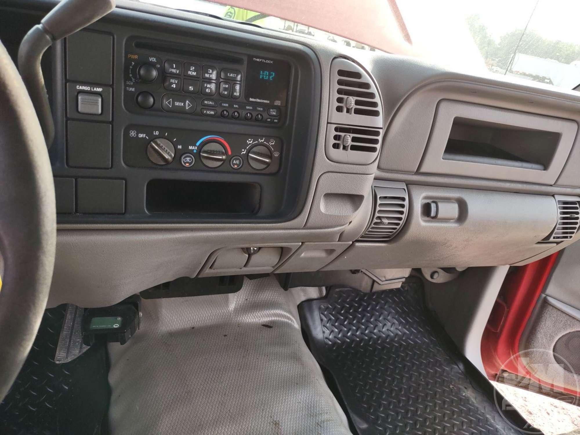 1998 CHEVROLET GMT-400 EXTENDED CAB 4X2 PICKUP VIN: 1GCGC29RXWE125165