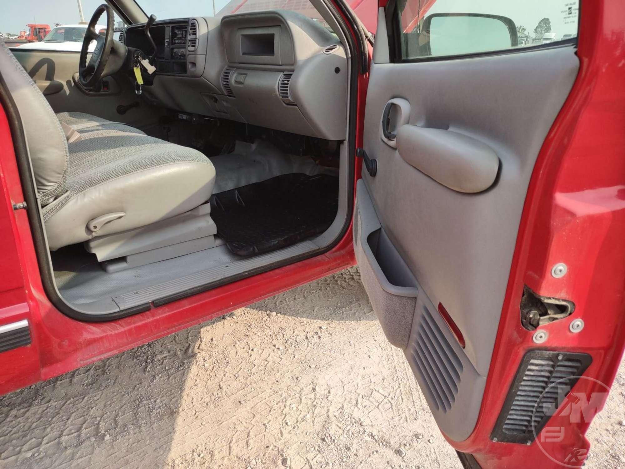 1998 CHEVROLET GMT-400 EXTENDED CAB 4X2 PICKUP VIN: 1GCGC29RXWE125165