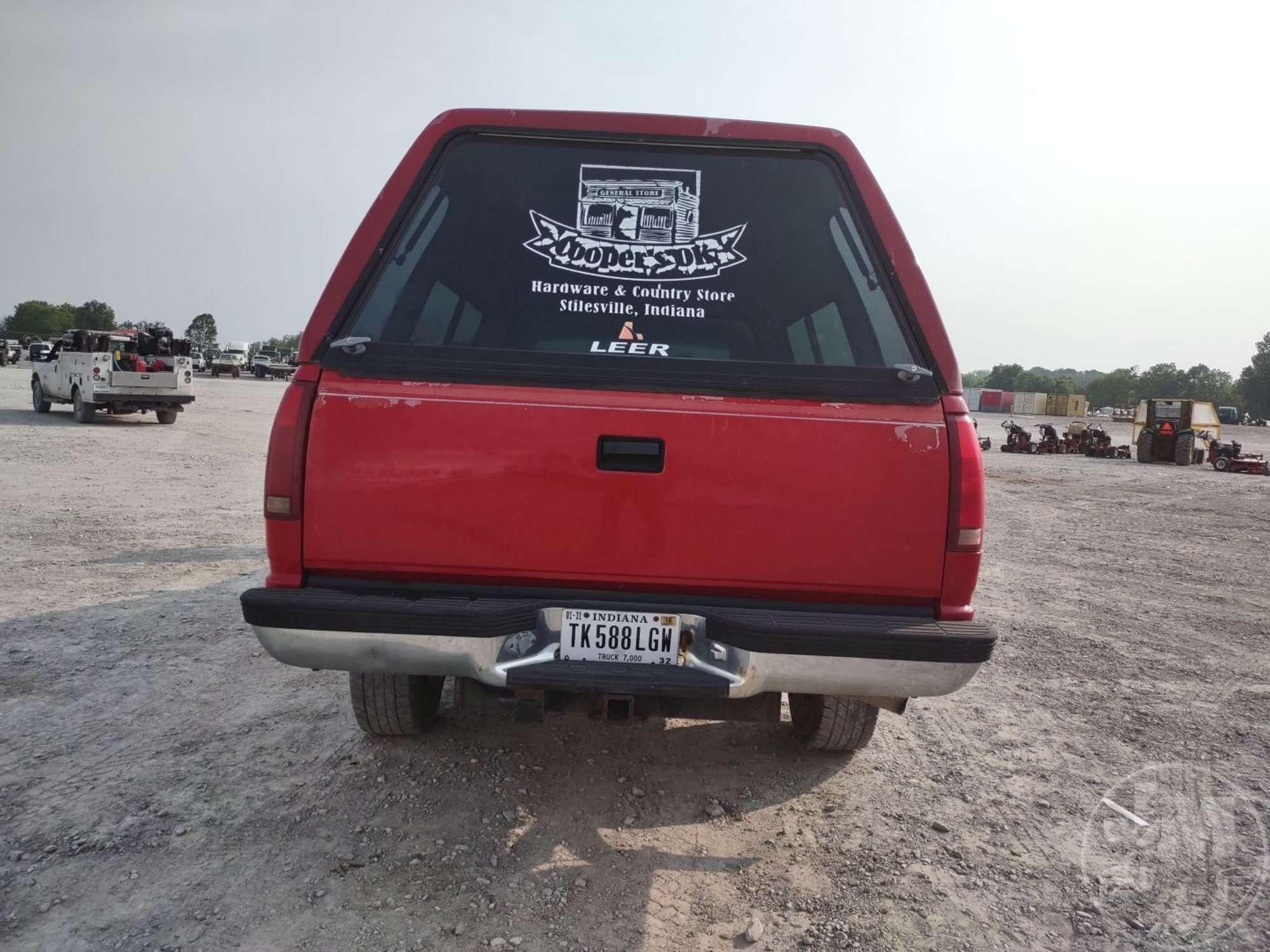 1998 CHEVROLET GMT-400 EXTENDED CAB 4X2 PICKUP VIN: 1GCGC29RXWE125165