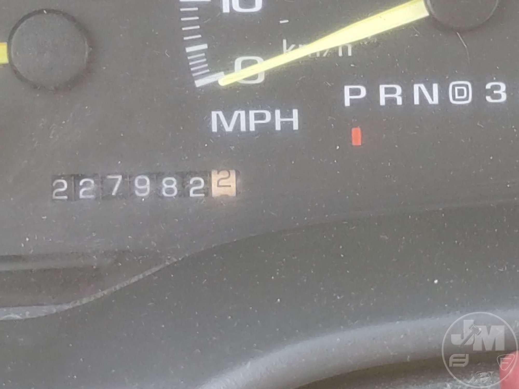 1998 CHEVROLET GMT-400 EXTENDED CAB 4X2 PICKUP VIN: 1GCGC29RXWE125165