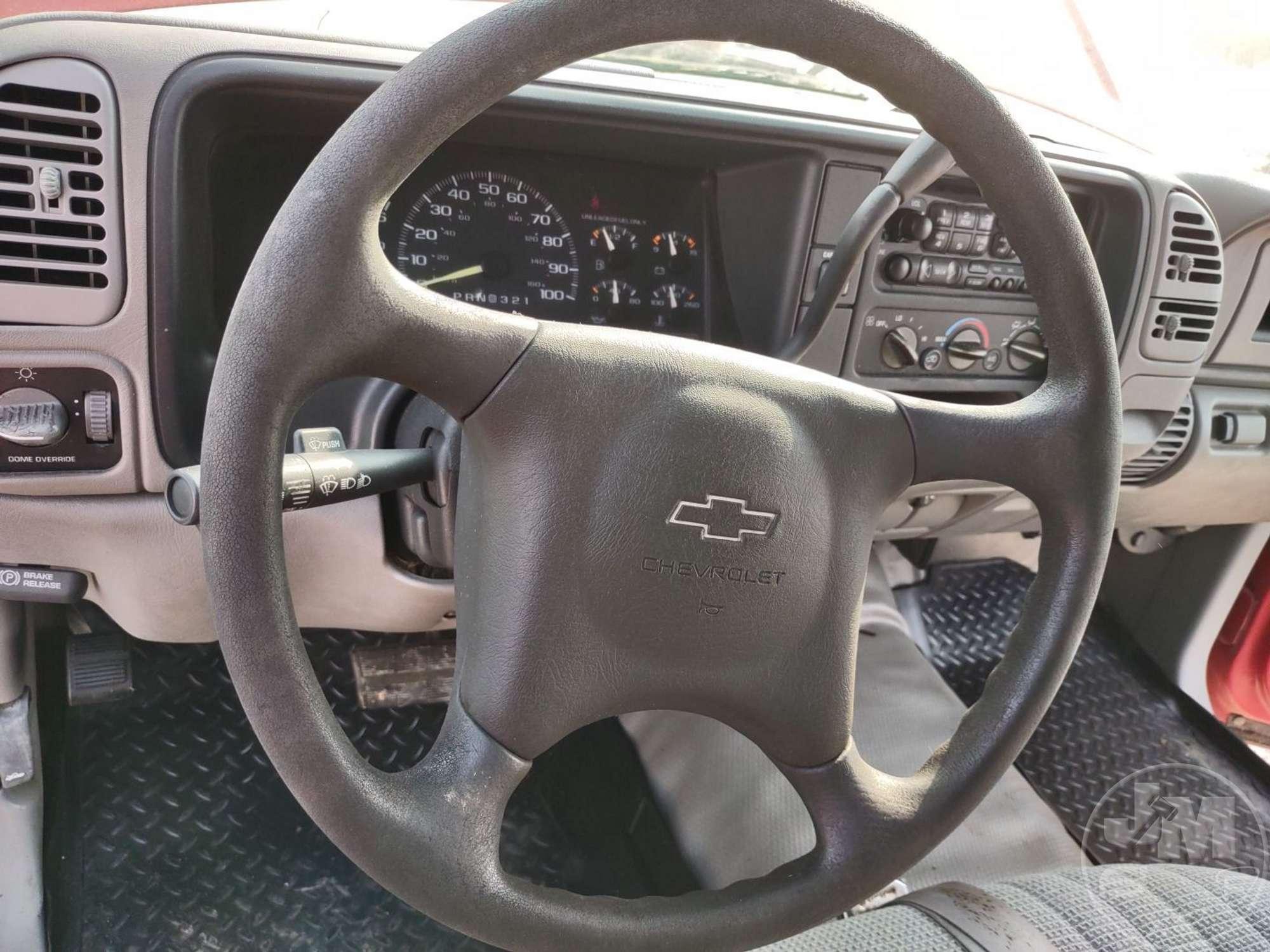 1998 CHEVROLET GMT-400 EXTENDED CAB 4X2 PICKUP VIN: 1GCGC29RXWE125165