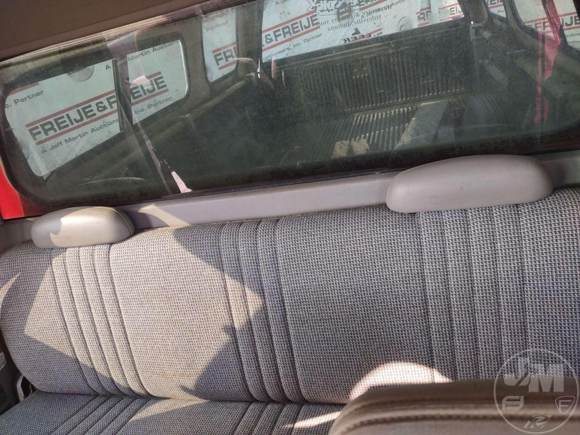 1998 CHEVROLET GMT-400 EXTENDED CAB 4X2 PICKUP VIN: 1GCGC29RXWE125165