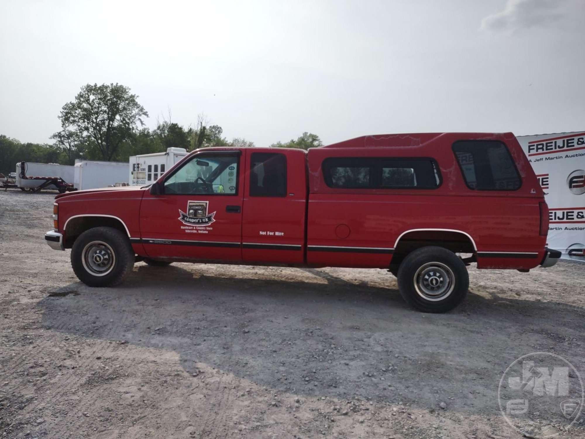 1998 CHEVROLET GMT-400 EXTENDED CAB 4X2 PICKUP VIN: 1GCGC29RXWE125165