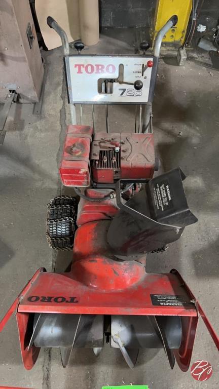 TORO 726 Gas Powered Snow Blower W/ Chain Tires