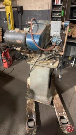 Burke Cincinnati B-3 Milling Machine