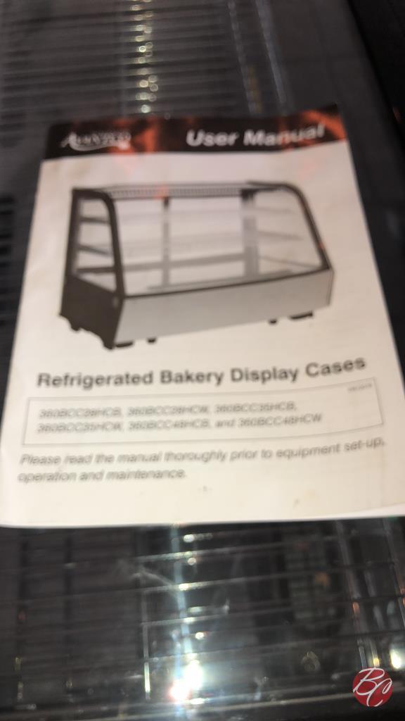 Avantco Refrigerated Bakery Case