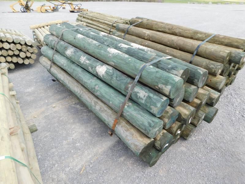 (1) BUNDLE OF WOODEN FENCE POSTS