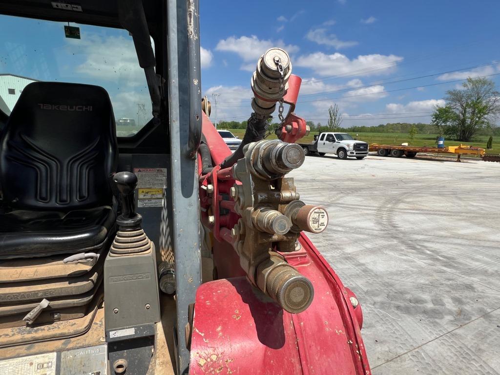 2017 TAKEUCHI TL8 COMPACT TRACK LOADER