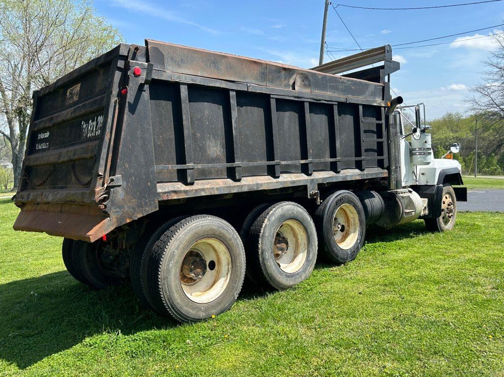 1999 MACK RD688S TRI-AXLE DUMP TRUCK