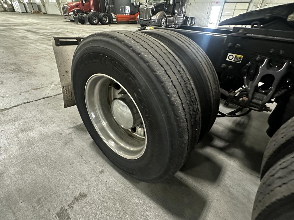 2019 PETERBILT 579 TANDEM AXLE TRUCK TRACTOR