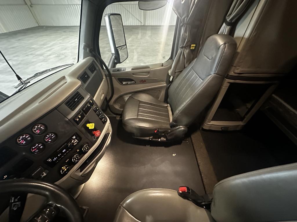 2019 PETERBILT 579 TANDEM AXLE TRUCK TRACTOR