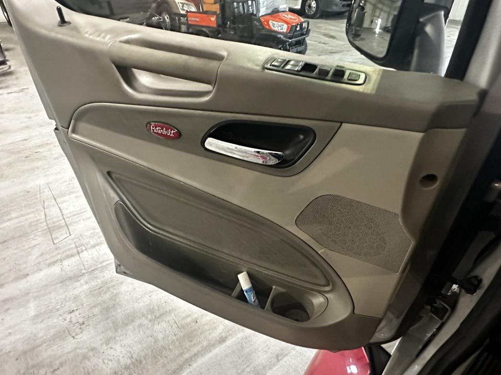 2019 PETERBILT 579 TANDEM AXLE TRUCK TRACTOR