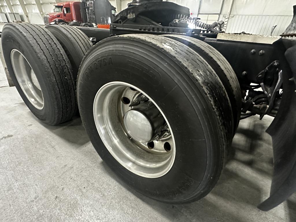2019 PETERBILT 579 TANDEM AXLE TRUCK TRACTOR