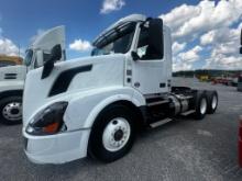 2013 VOLVO TANDEM AXLE TRUCK TRACTOR