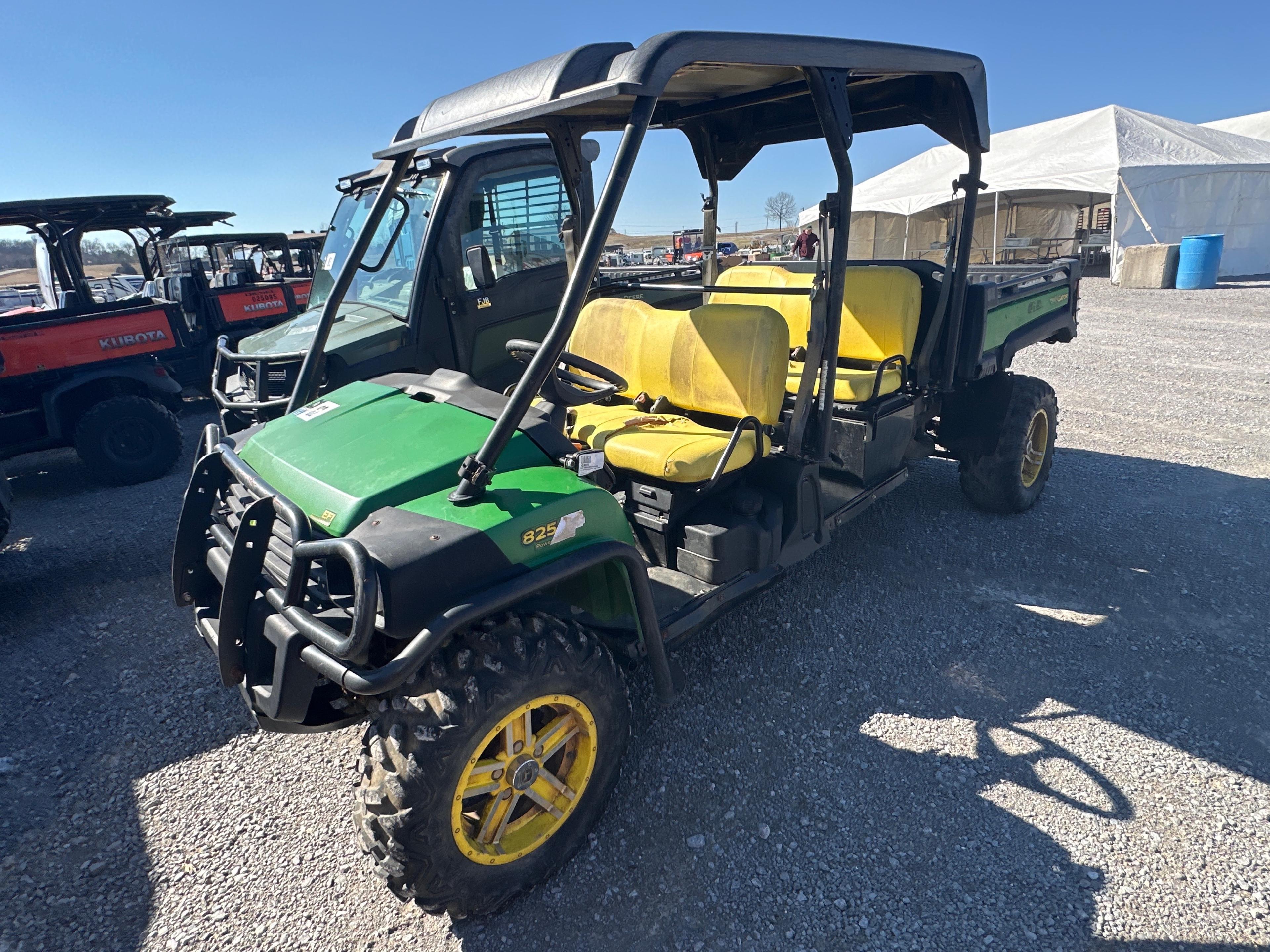 JOHN DEERE 825 GATOR UTV