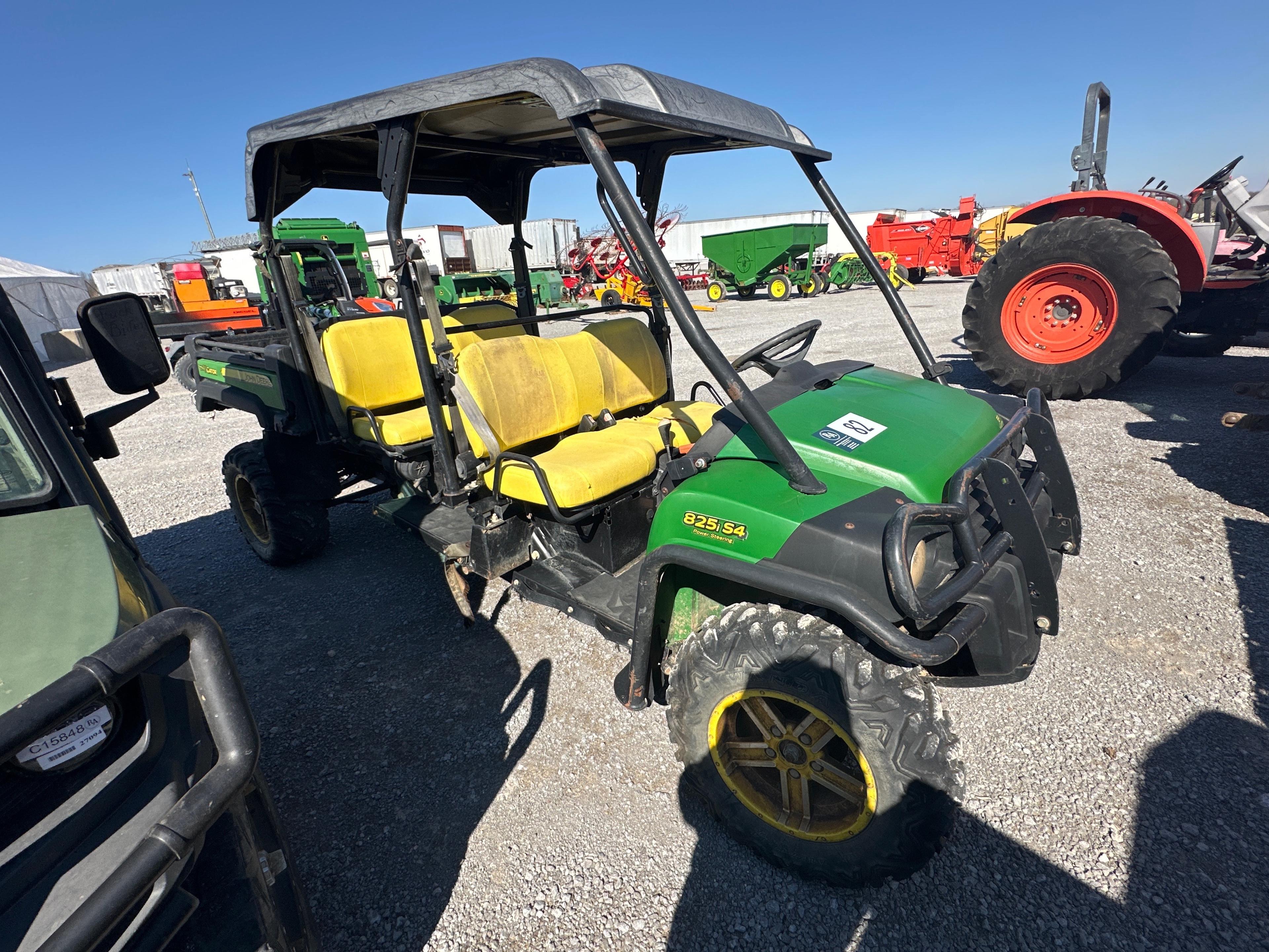 JOHN DEERE 825 GATOR UTV