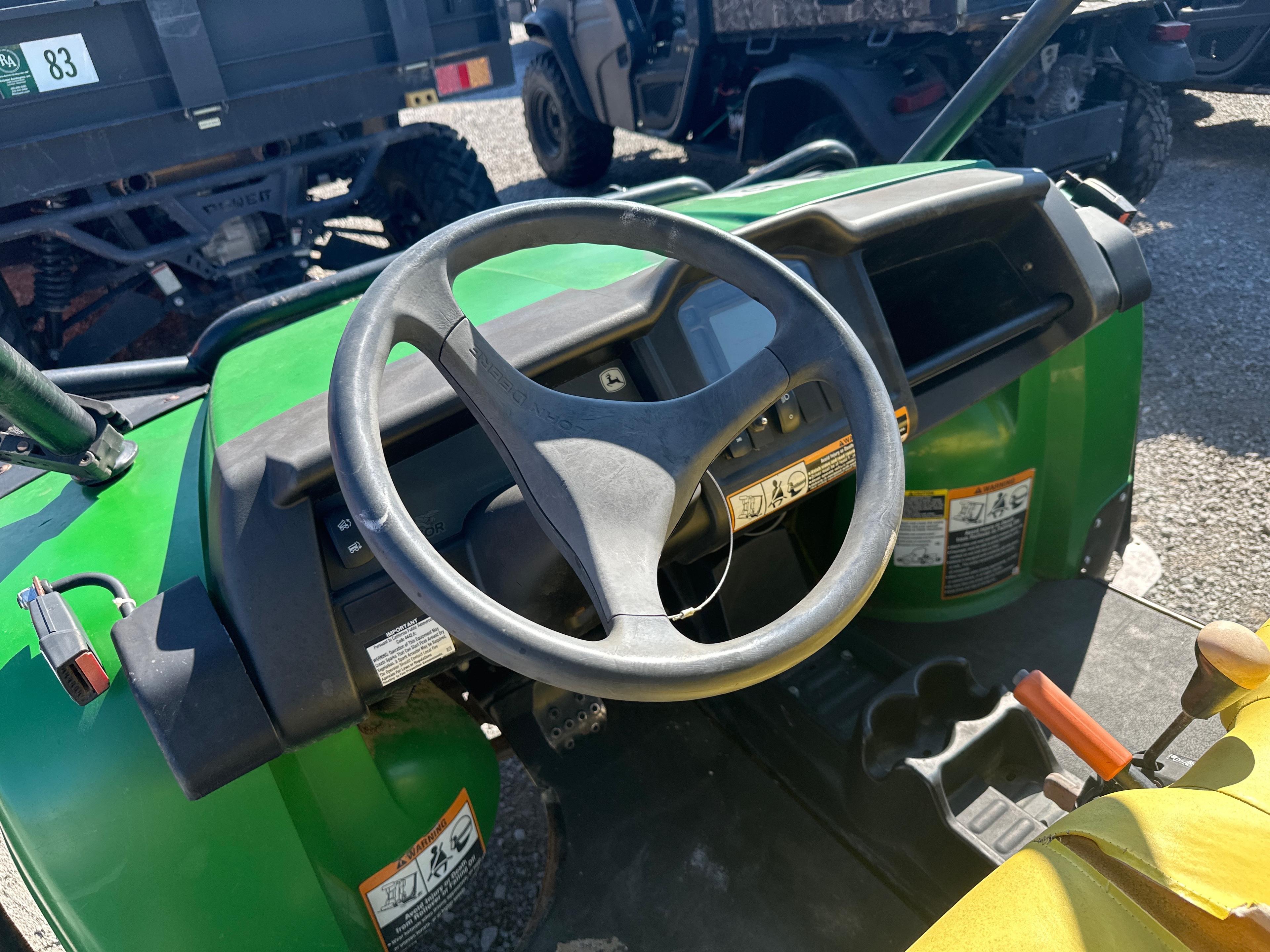 JOHN DEERE 825 GATOR UTV
