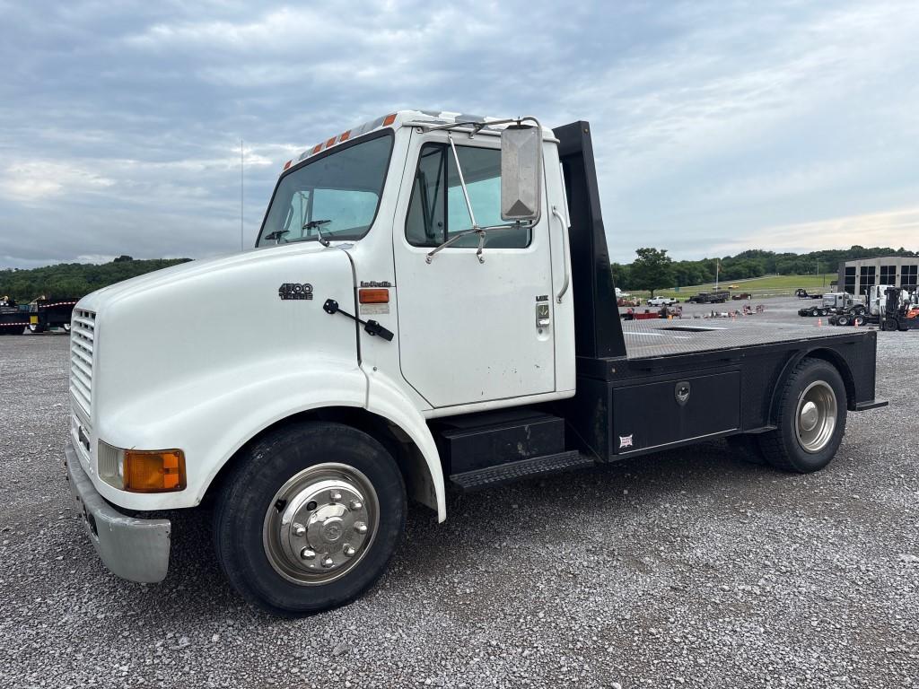 2001 INTERNATIONAL 4500 SINGLE AXLE FLATBED TRUCK