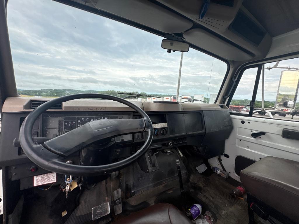 2001 INTERNATIONAL 4500 SINGLE AXLE FLATBED TRUCK