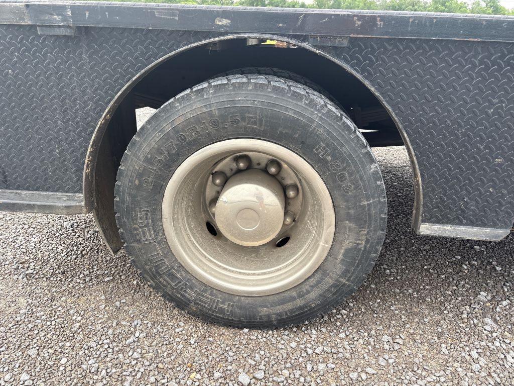 2001 INTERNATIONAL 4500 SINGLE AXLE FLATBED TRUCK