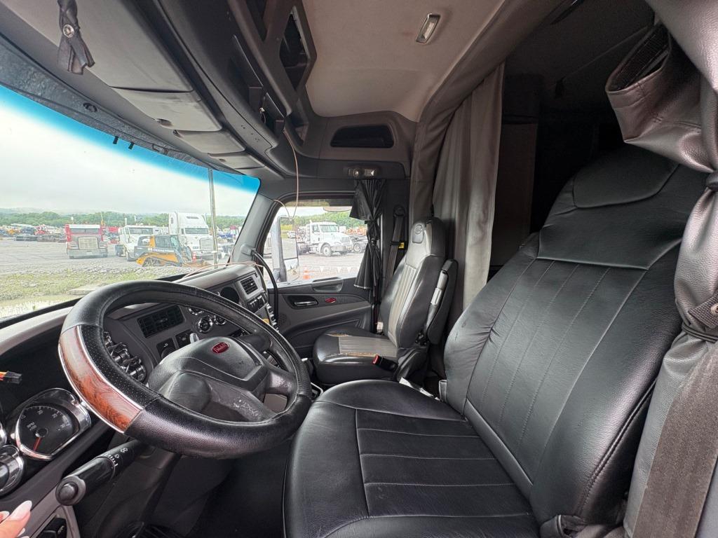 2017 PETERBILT 579 EPIQ TANDEM AXLE TRUCK TRACTOR