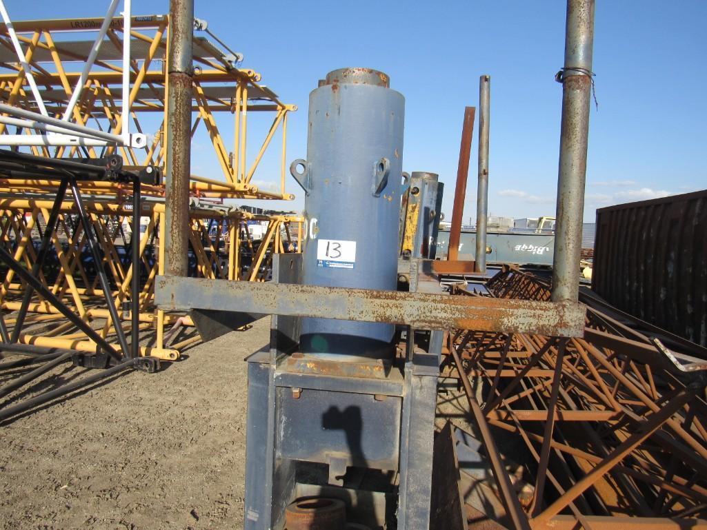 200 Ton Hydraulic Jacks (Unit #RJ200).