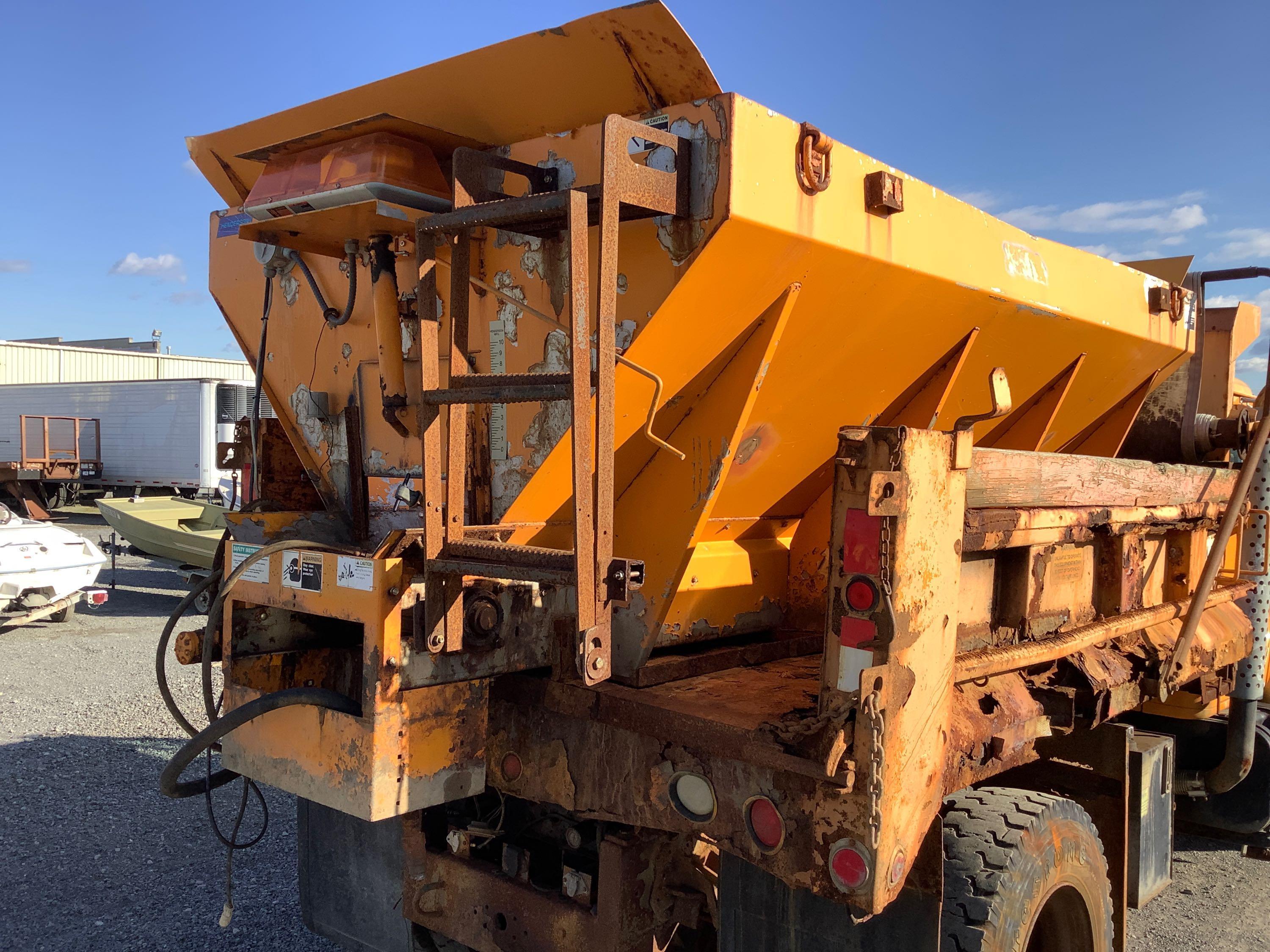 1995 INTERNATIONAL 4700 DUMP TUCK WITH SPREADER