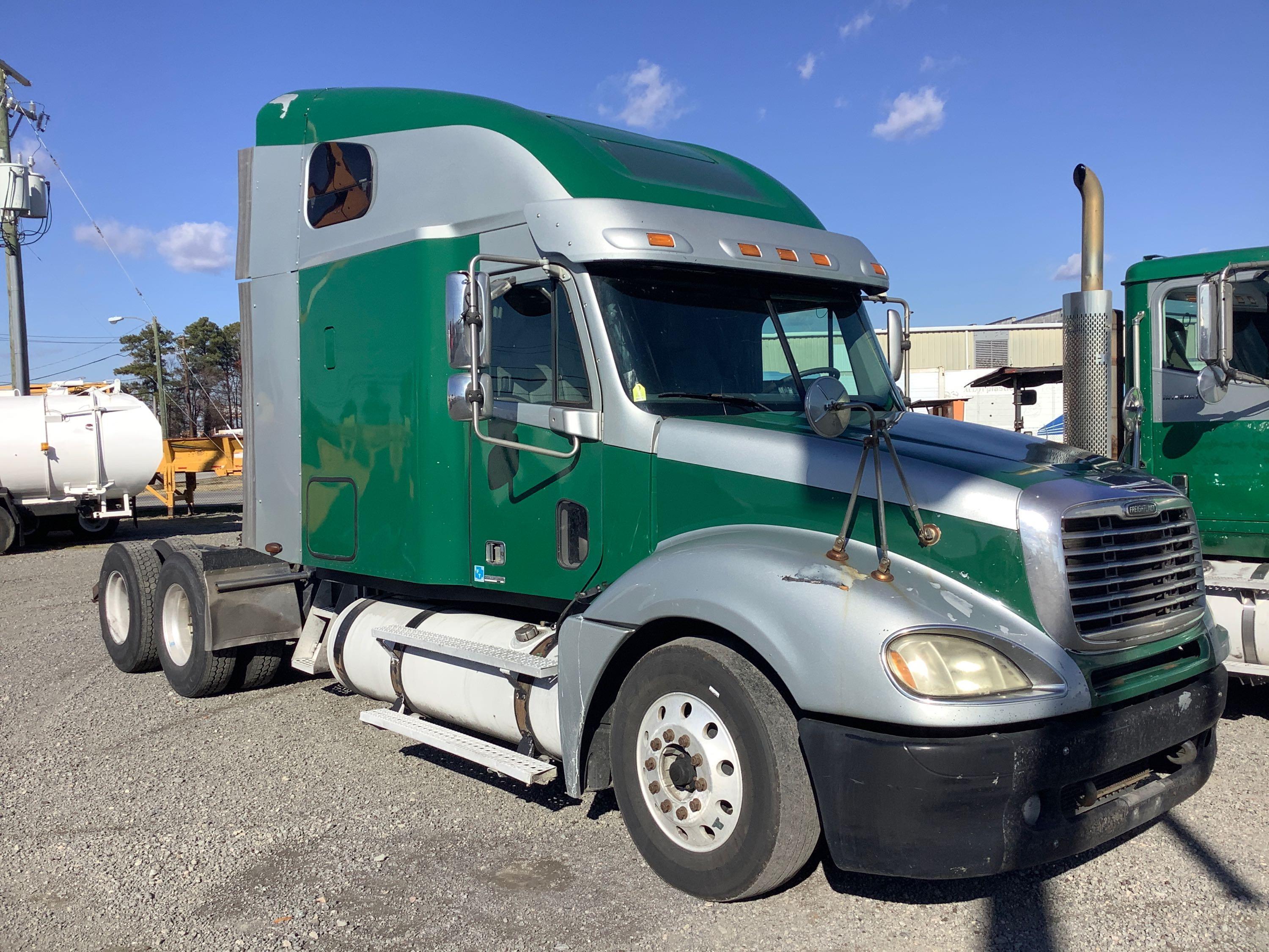 2006 FREIGHTLINER COLUMBIA SLEEPER CAB RAOD TRACTOR