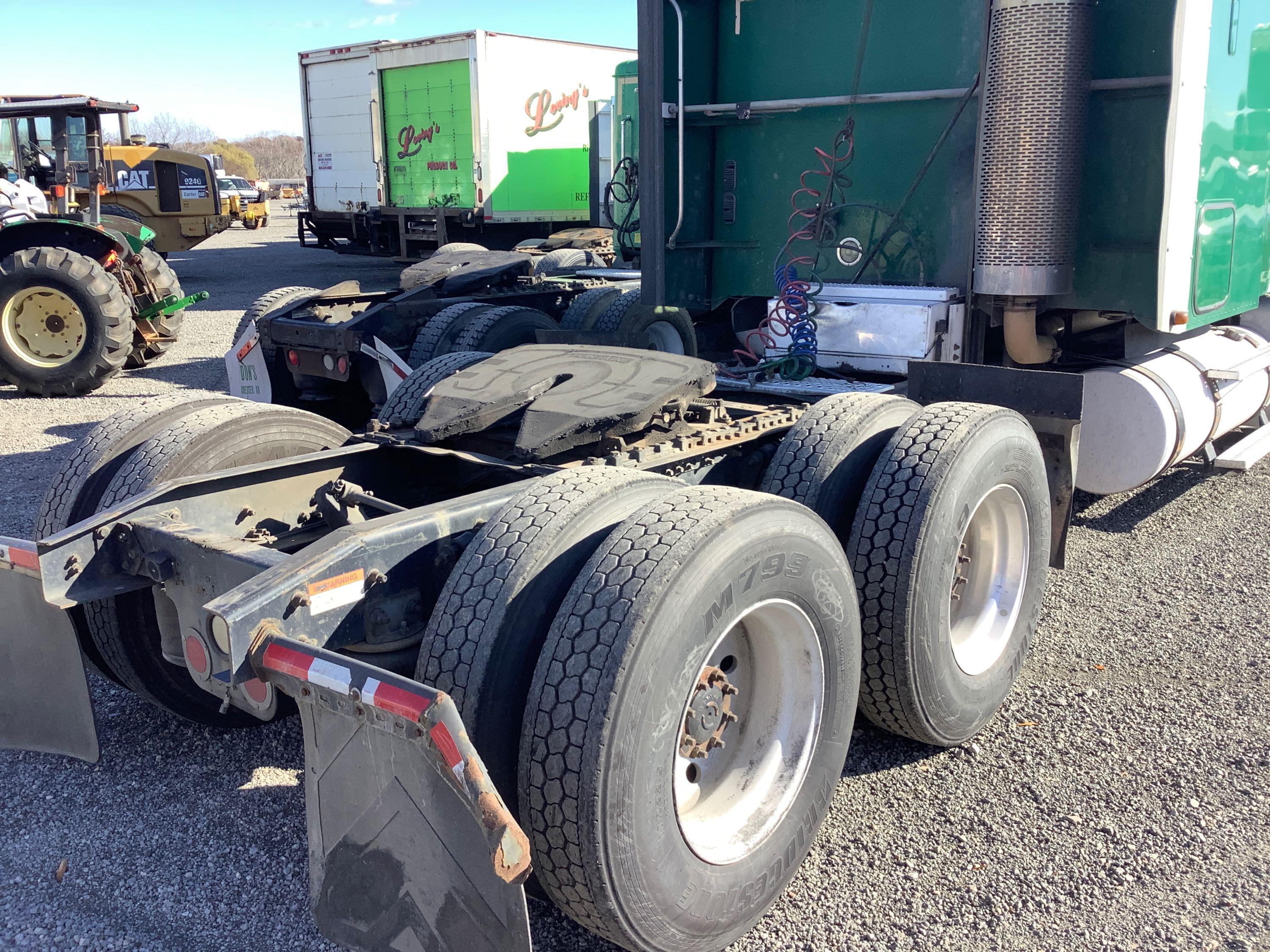 2006 FREIGHTLINER COLUMBIA SLEEPER CAB RAOD TRACTOR