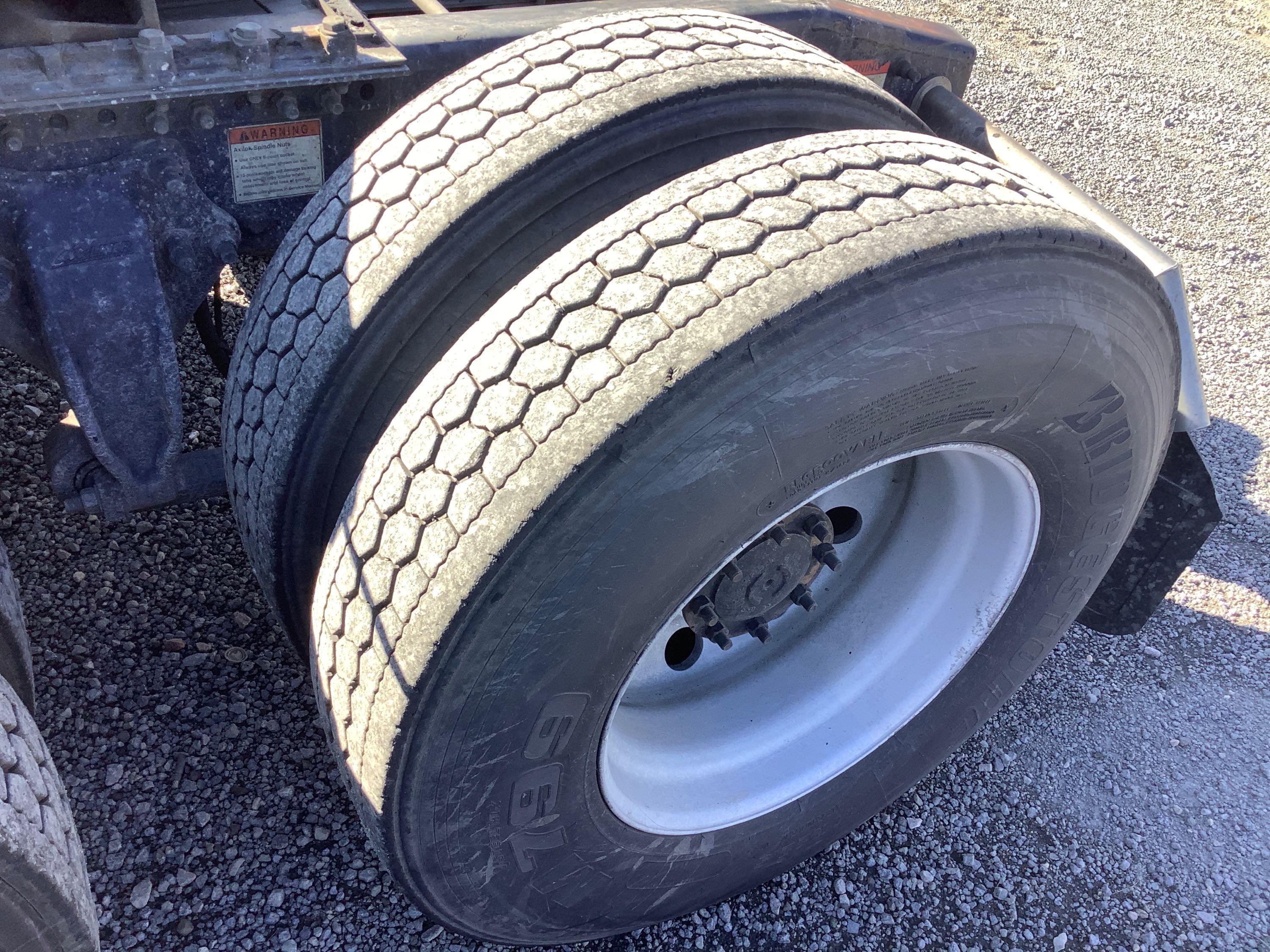 2006 FREIGHTLINER COLUMBIA SLEEPER CAB RAOD TRACTOR