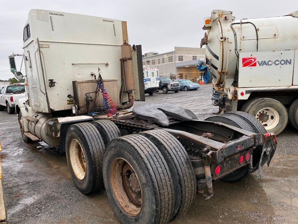 1997 International 9200 Sleeper T/A Road Tractor