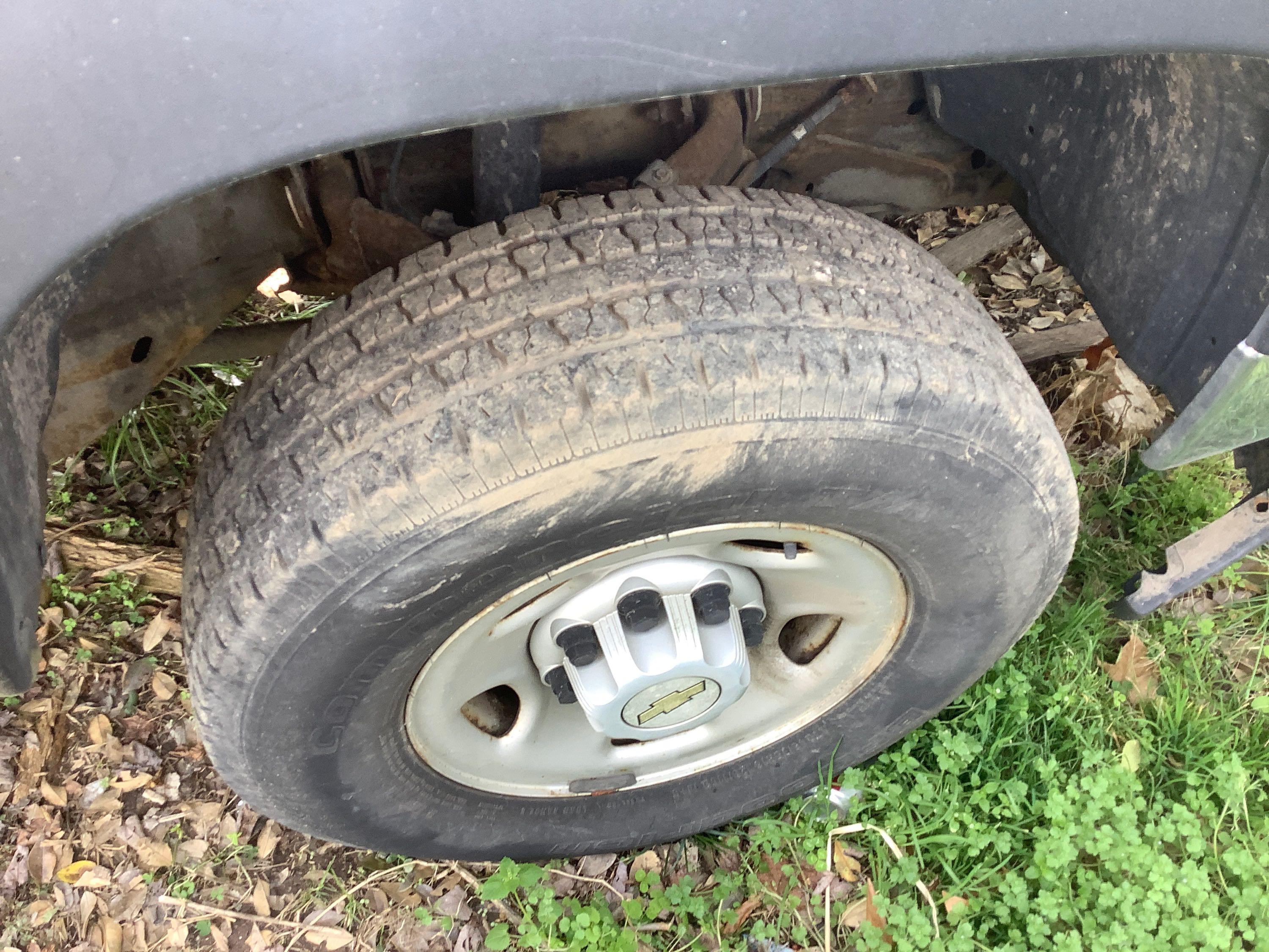 2006 CHEVROLET 2500 EXT. CAB PICKUP TRUCK (INOPERABLE)