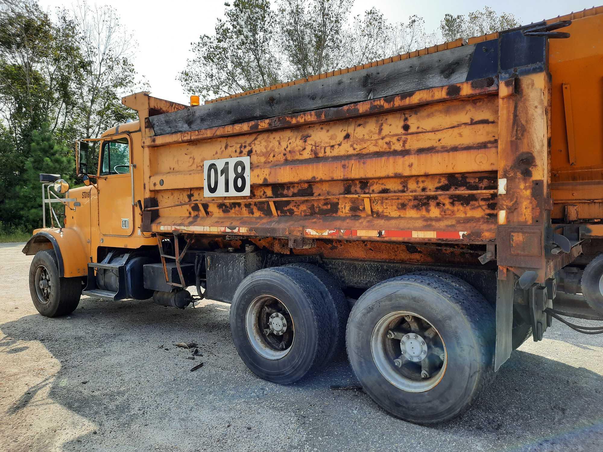 1998 Freightliner T/A Dump Truck Unit# ST-018