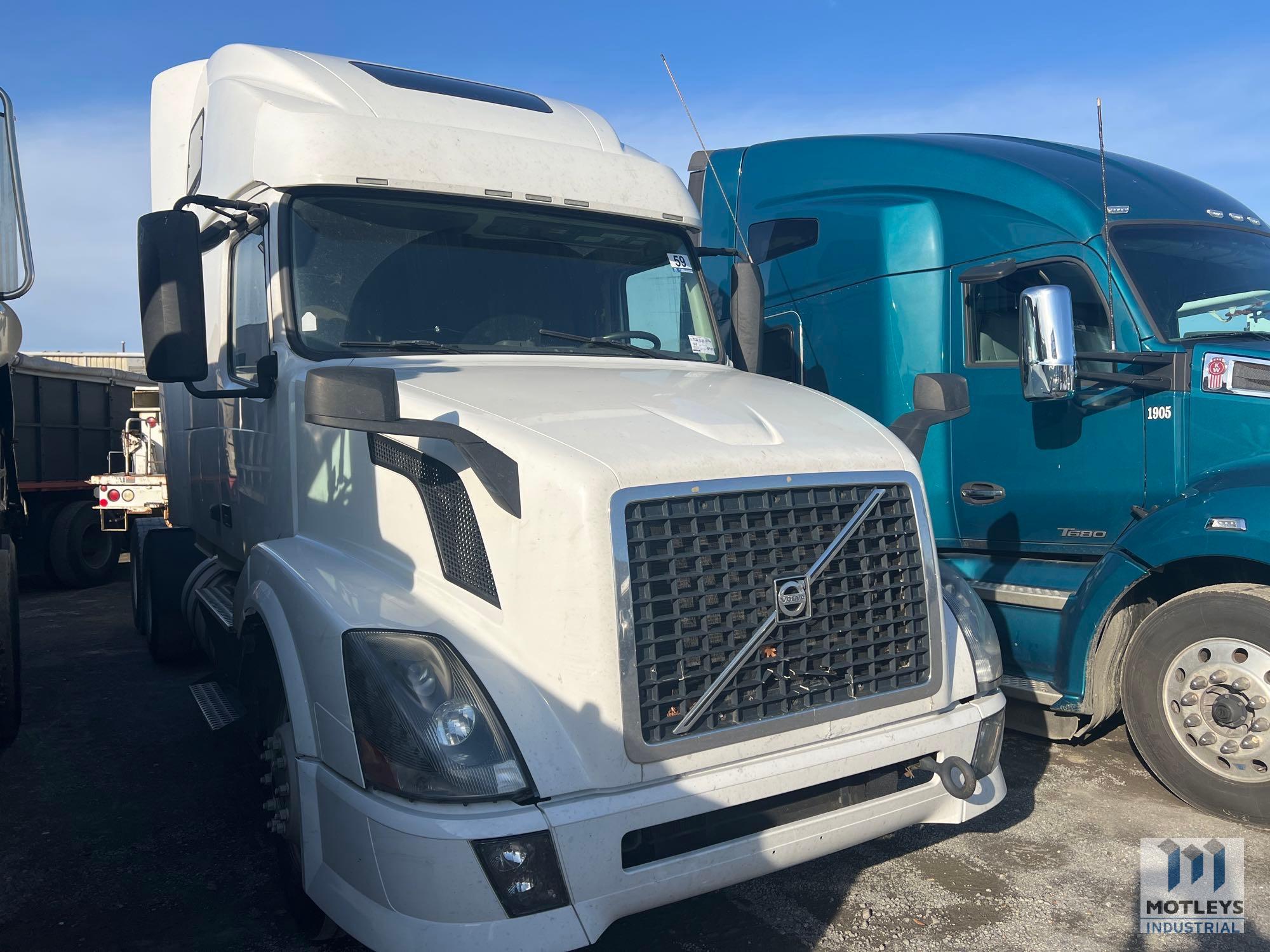 2015 Volvo Sleeper Road Tractor