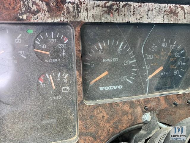 1999 Volvo Tri Axle Dump Truck