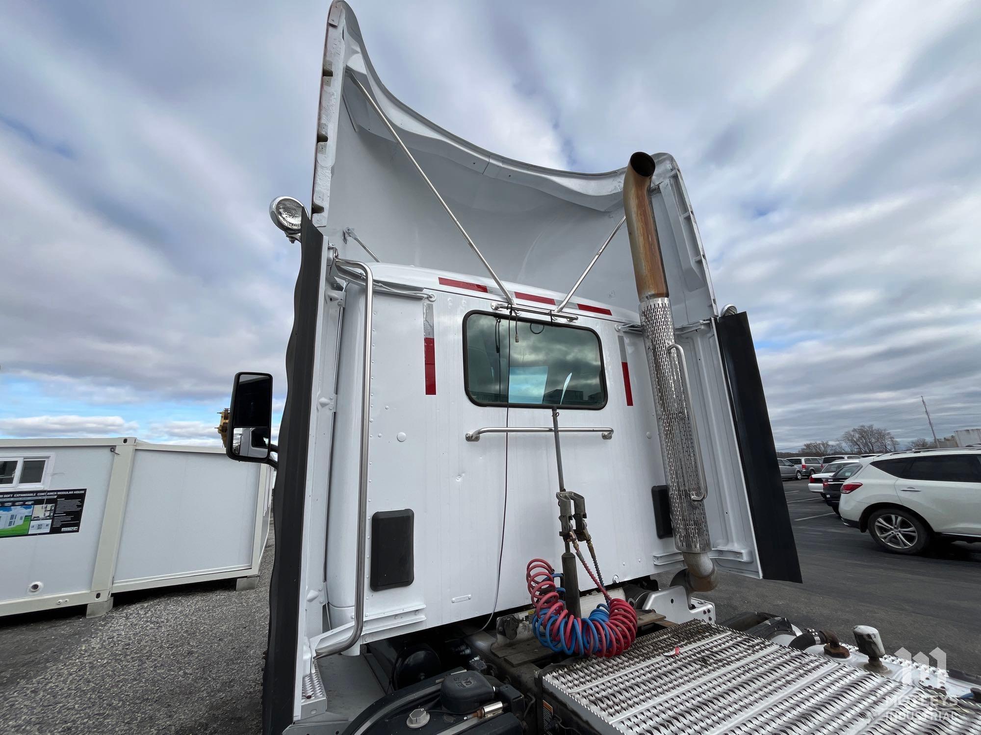 2016 Peterbilt 567 Road Tractor