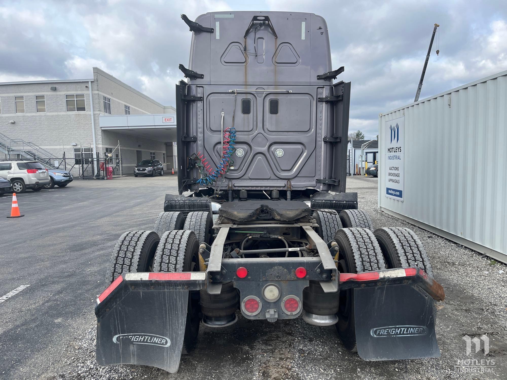 2013 Freightliner Sleeper Road Tractor