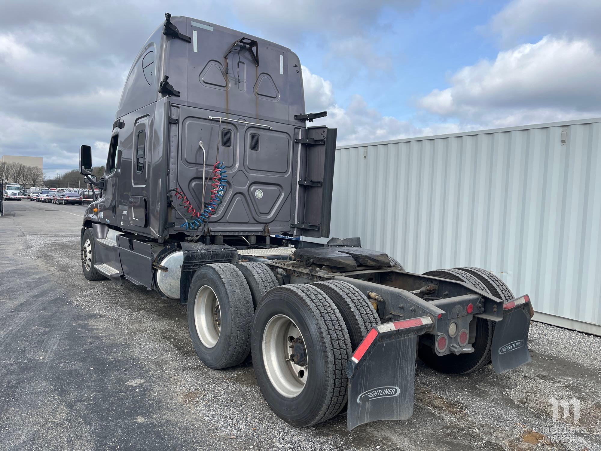 2013 Freightliner Sleeper Road Tractor