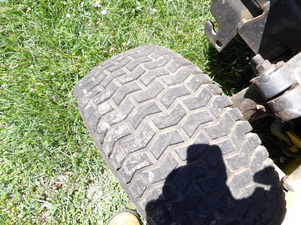 John Deere 318 Riding Mower