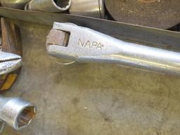 Lot: Mechanics Tools: NAPA Breaker Bar, Ludell Wrench Set, Etc.