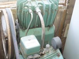 Electric Air Compressor (Located in Lot 724)