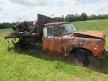 IHC 1310 Truck and Contents
