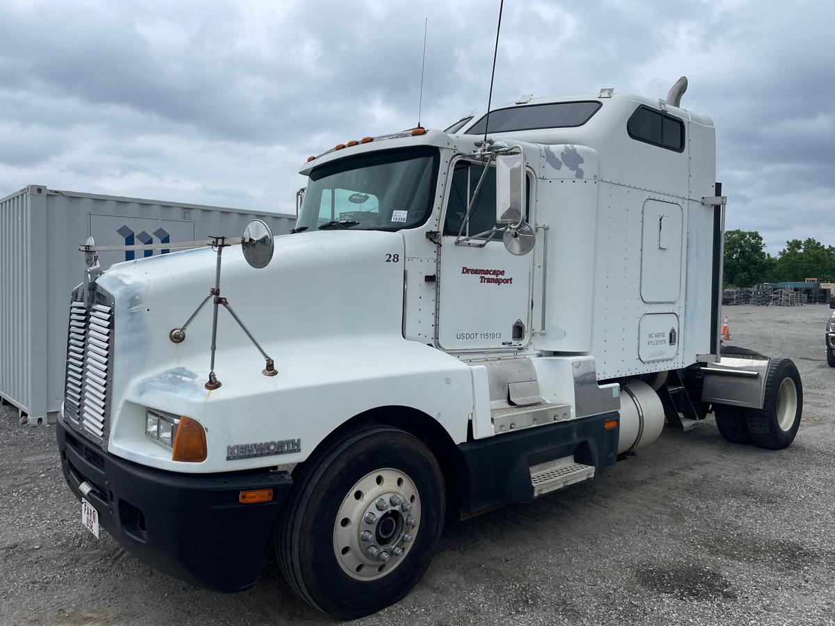 1996 Kenworth T600 Single Axle Sleeper Truck