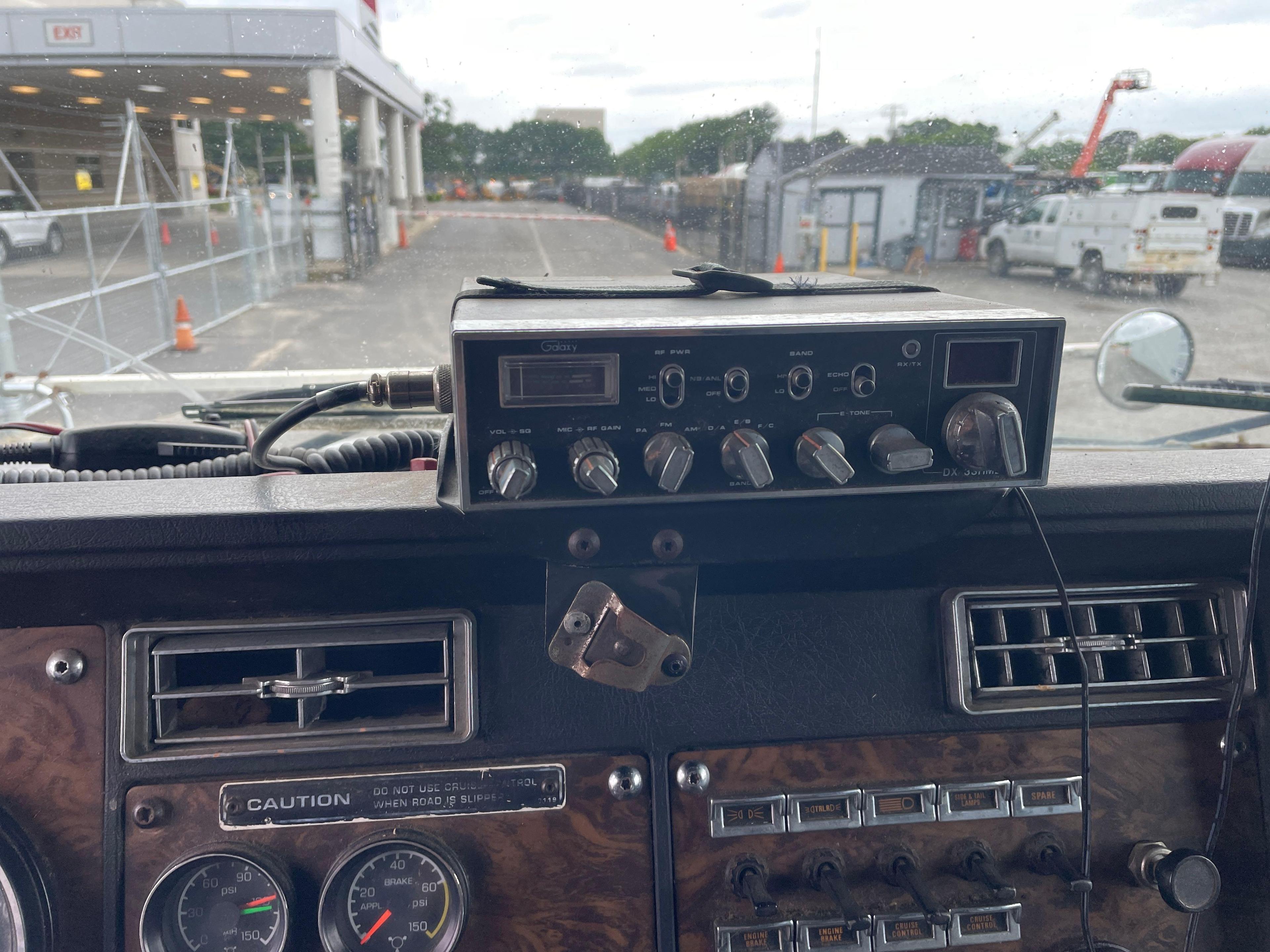 1996 Kenworth T600 Single Axle Sleeper Truck