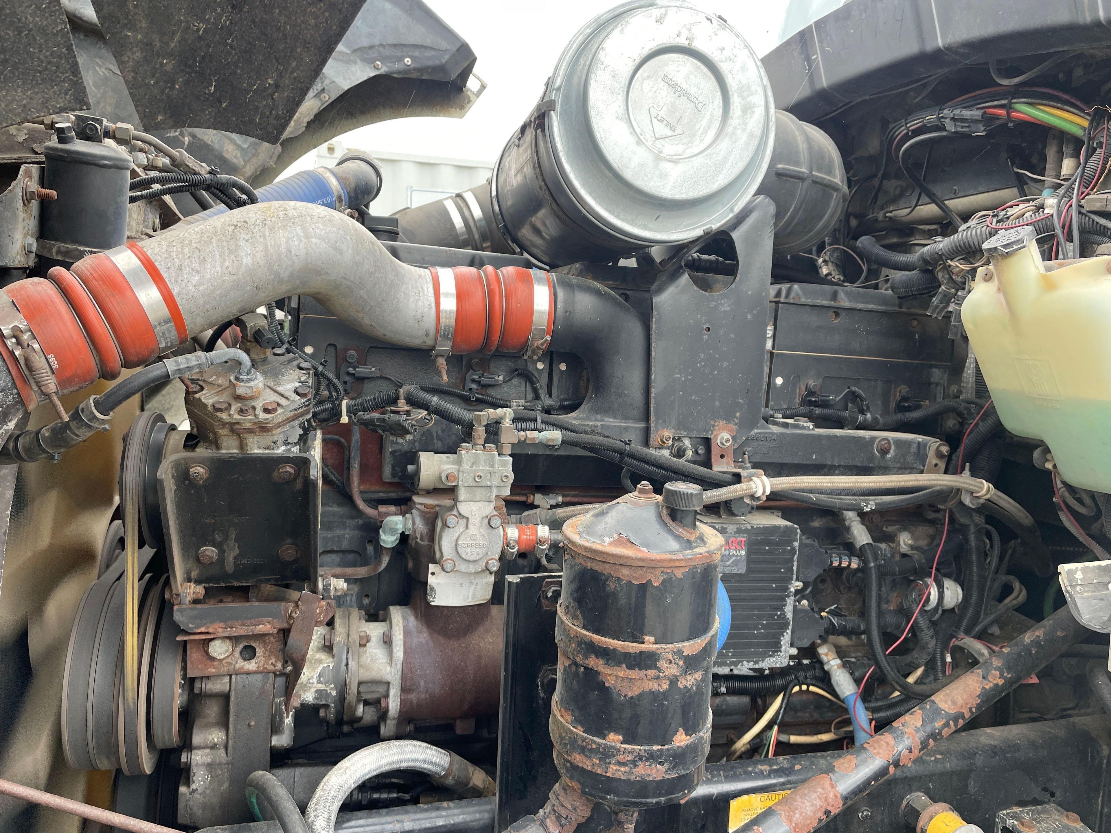 1996 Kenworth T600 Single Axle Sleeper Truck