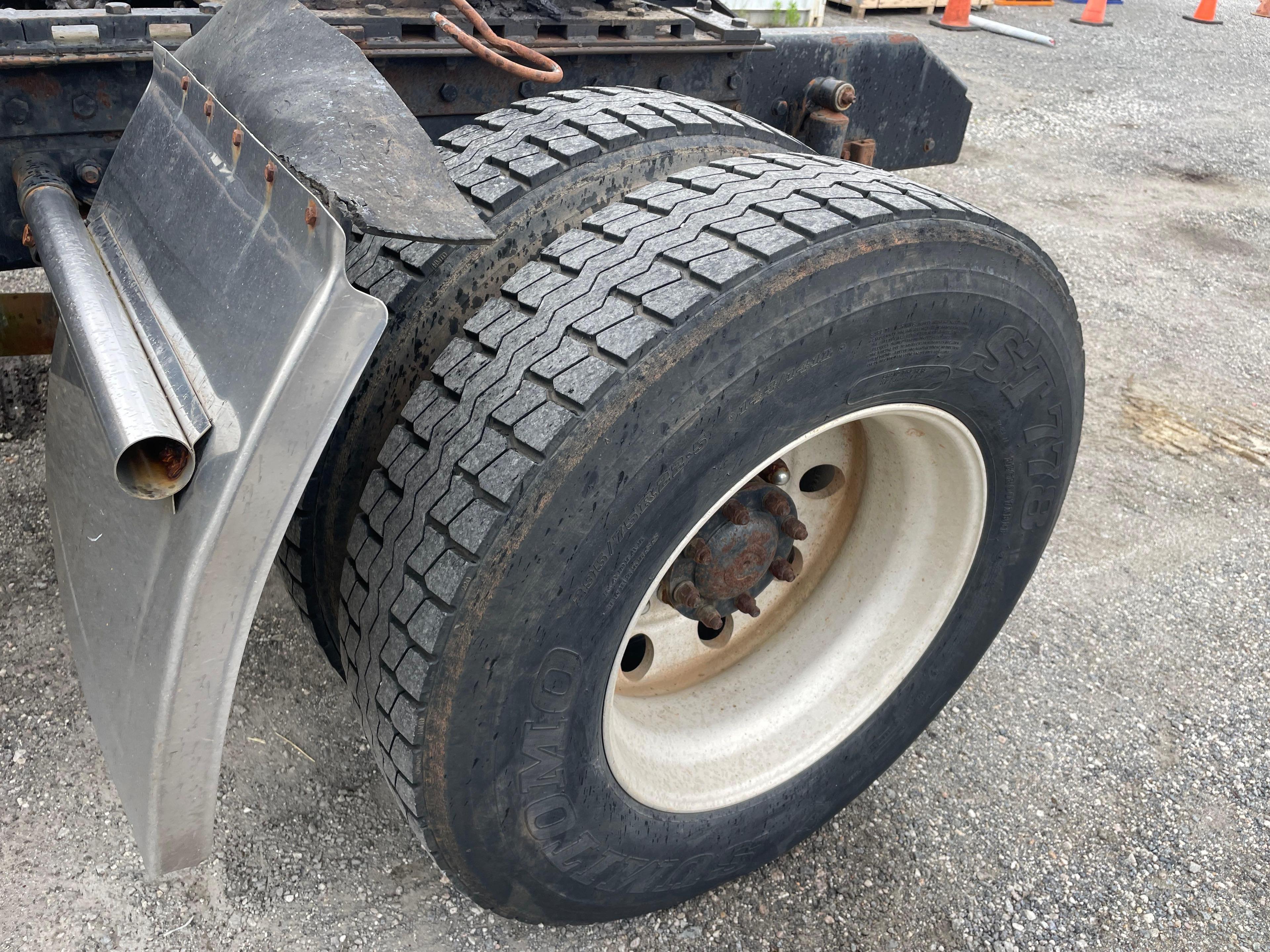 1996 Kenworth T600 Single Axle Sleeper Truck
